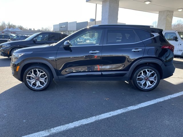 Used 2021 Kia Seltos SX w/ SX Sunroof Package image 8