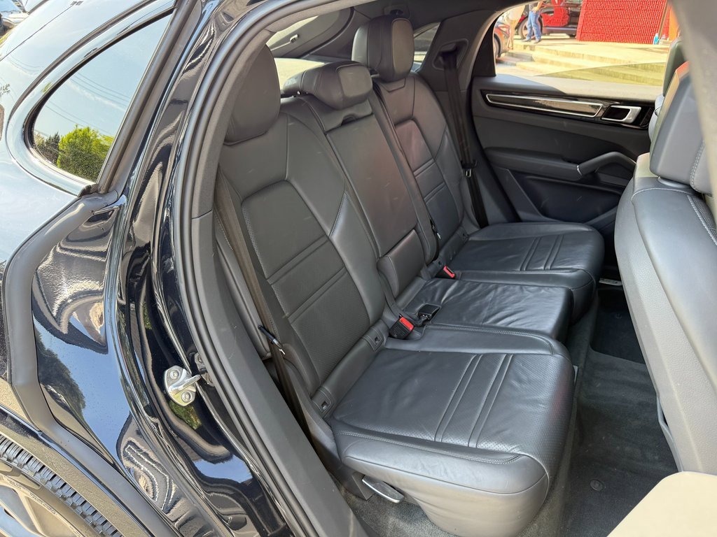 Used 2020 Porsche Cayenne image 37
