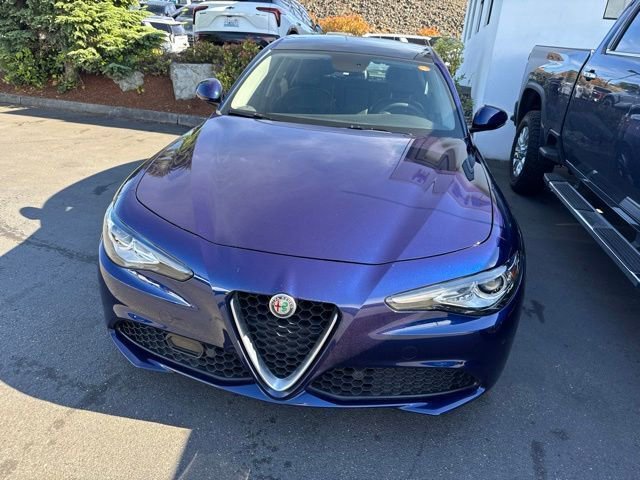 Used 2017 Alfa Romeo Giulia Ti AWD/4WD image 2