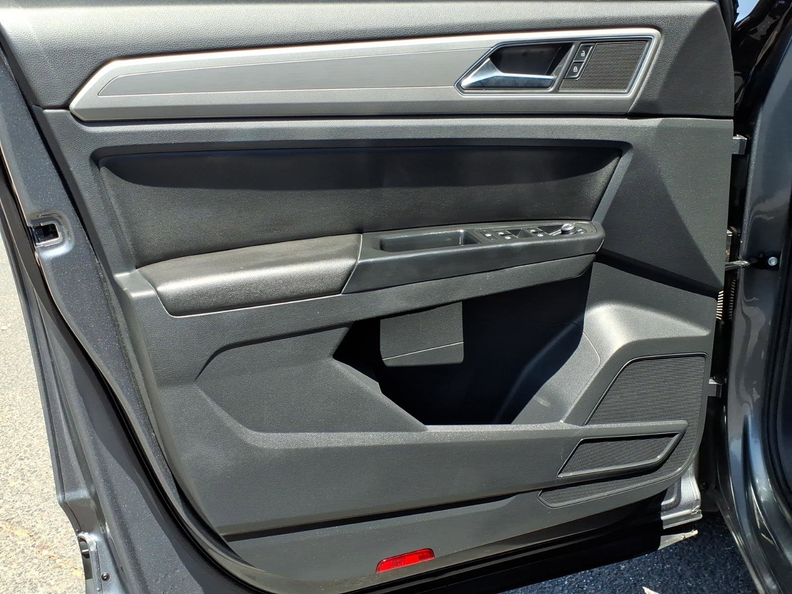 Used 2019 Volkswagen Atlas SE FWD image 17