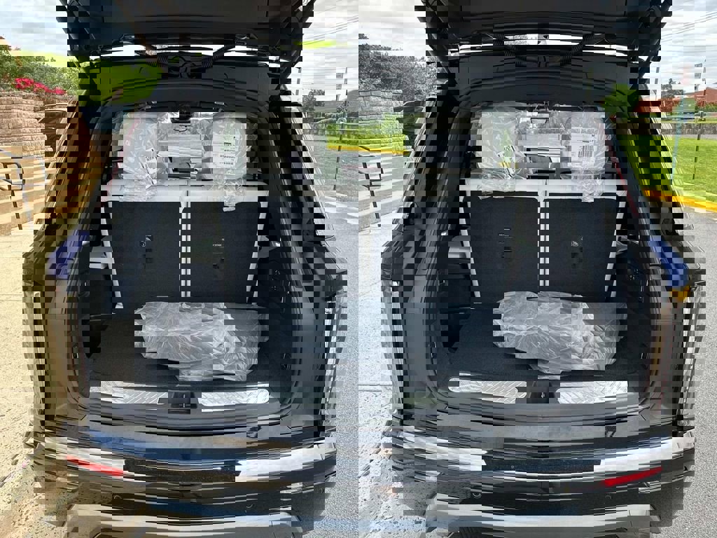 New 2026 Cadillac Vistiq Sport image 12