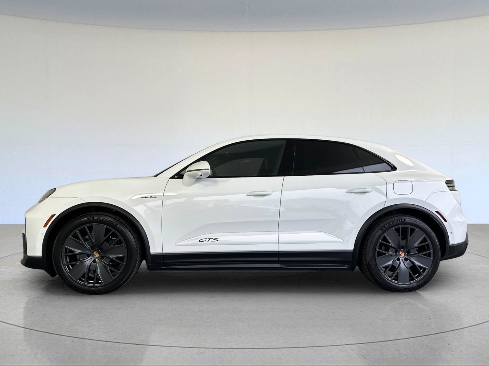 New 2026 Porsche Macan GTS Electric AWD/4WD image 2