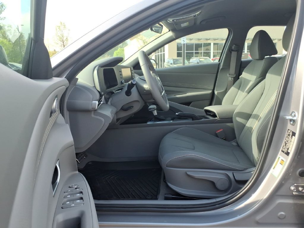 Used 2026 Hyundai Elantra Sport w/ Cargo Package FWD image 14