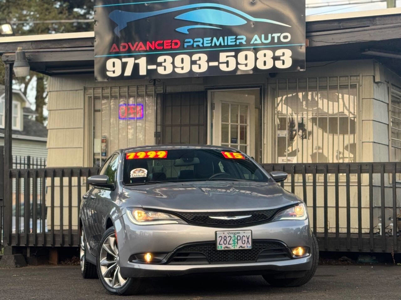 Used 2015 Chrysler 200 S FWD image 1