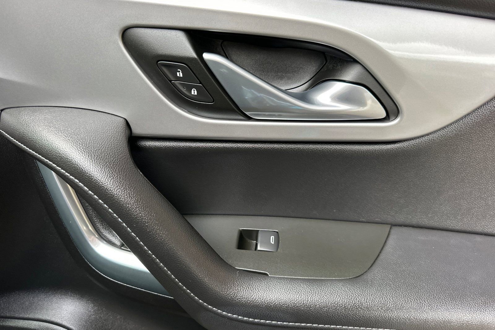 Certified 2022 Chevrolet Blazer LT w/ LPO, Black Grille Bar Package image 22