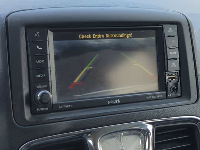 Used 2014 Chrysler Town & Country Touring FWD image 29