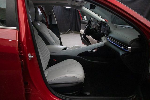 Used 2021 Hyundai Elantra Limited w/ Cargo Package image 16
