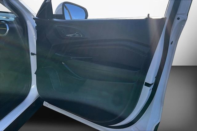 Used 2025 Chevrolet Trax LT w/ Driver Confidence Package image 17