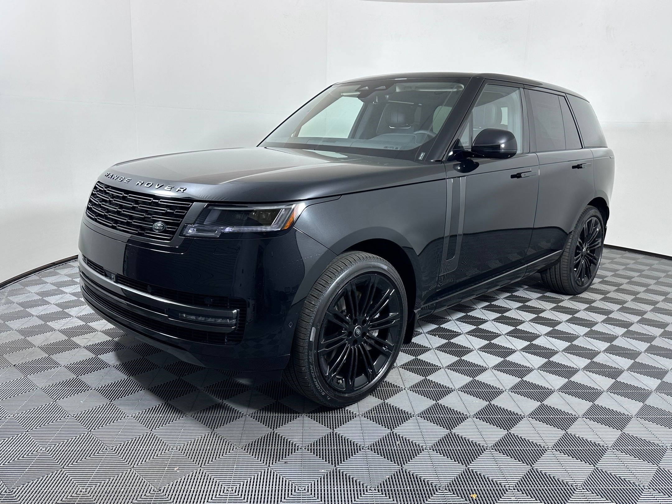 New 2025 Land Rover Range Rover SE