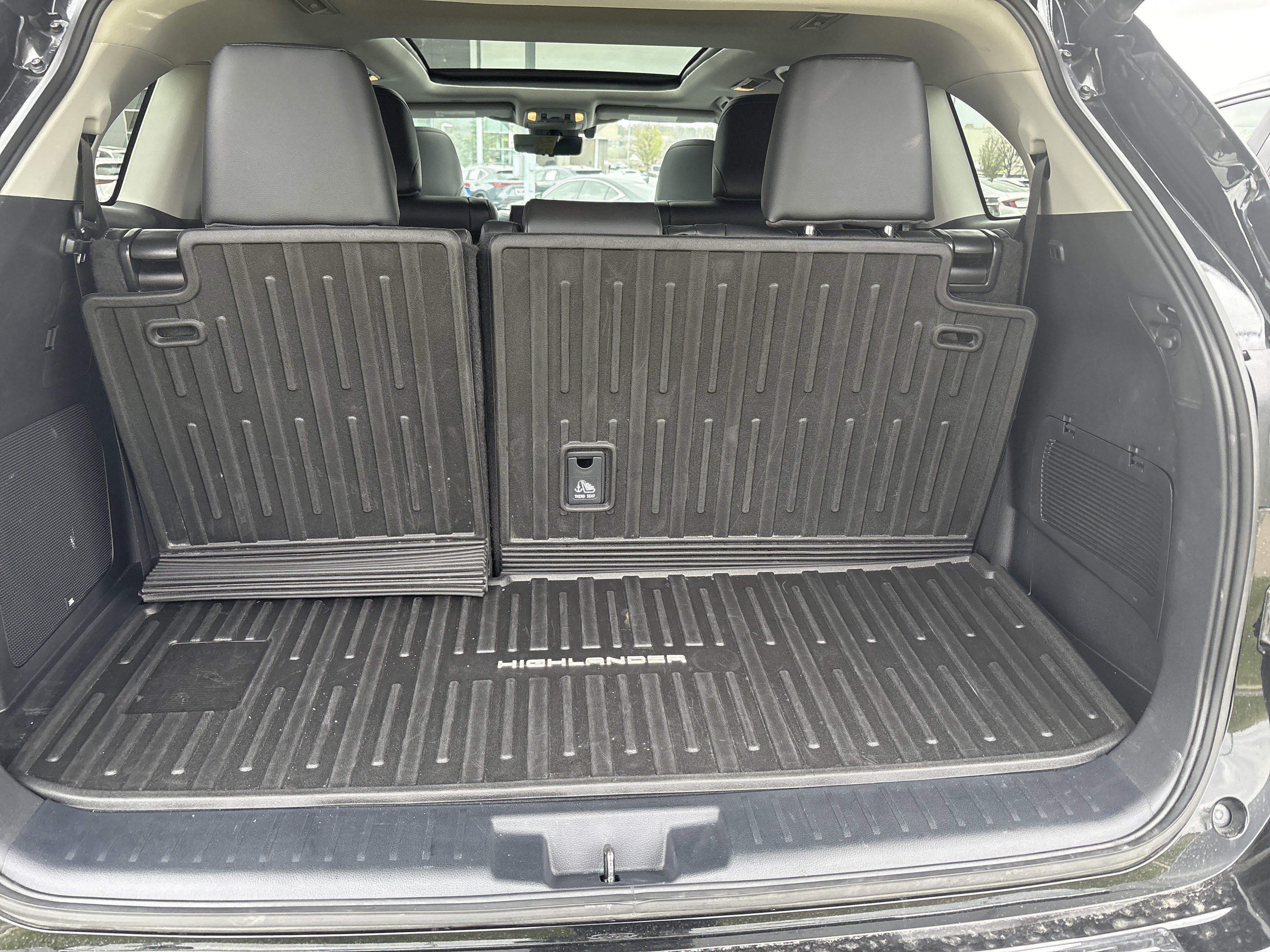 Used 2024 Toyota Highlander Platinum AWD/4WD image 29