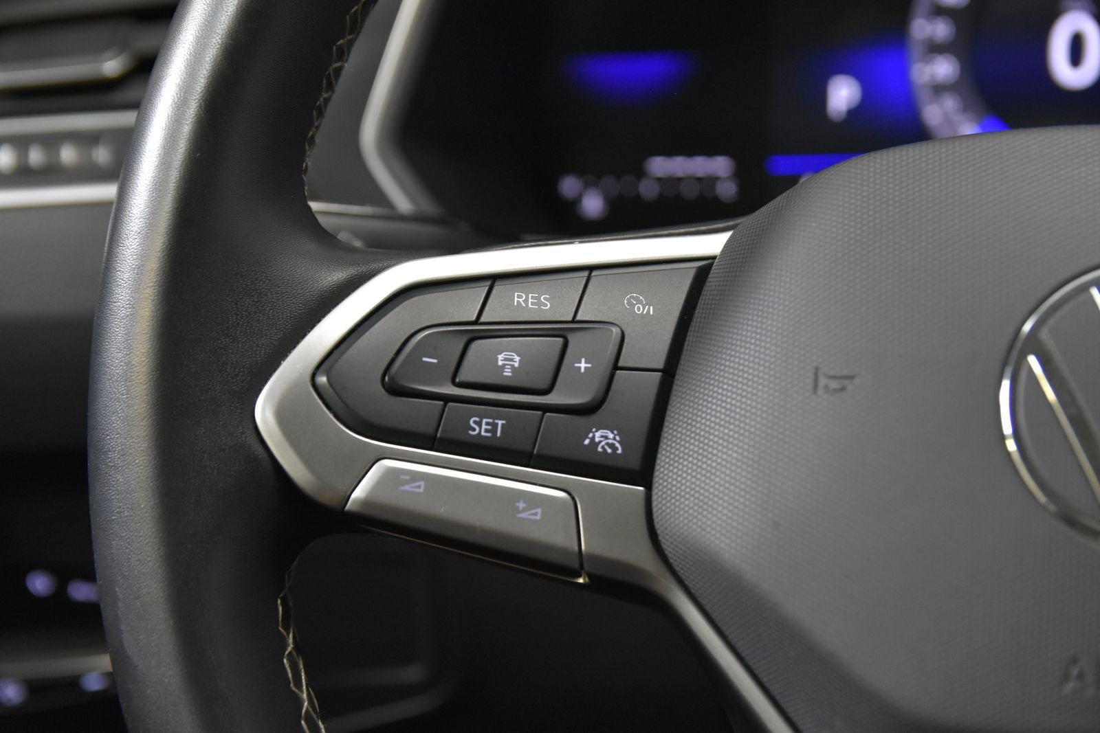 Used 2024 Volkswagen Tiguan SE FWD image 13
