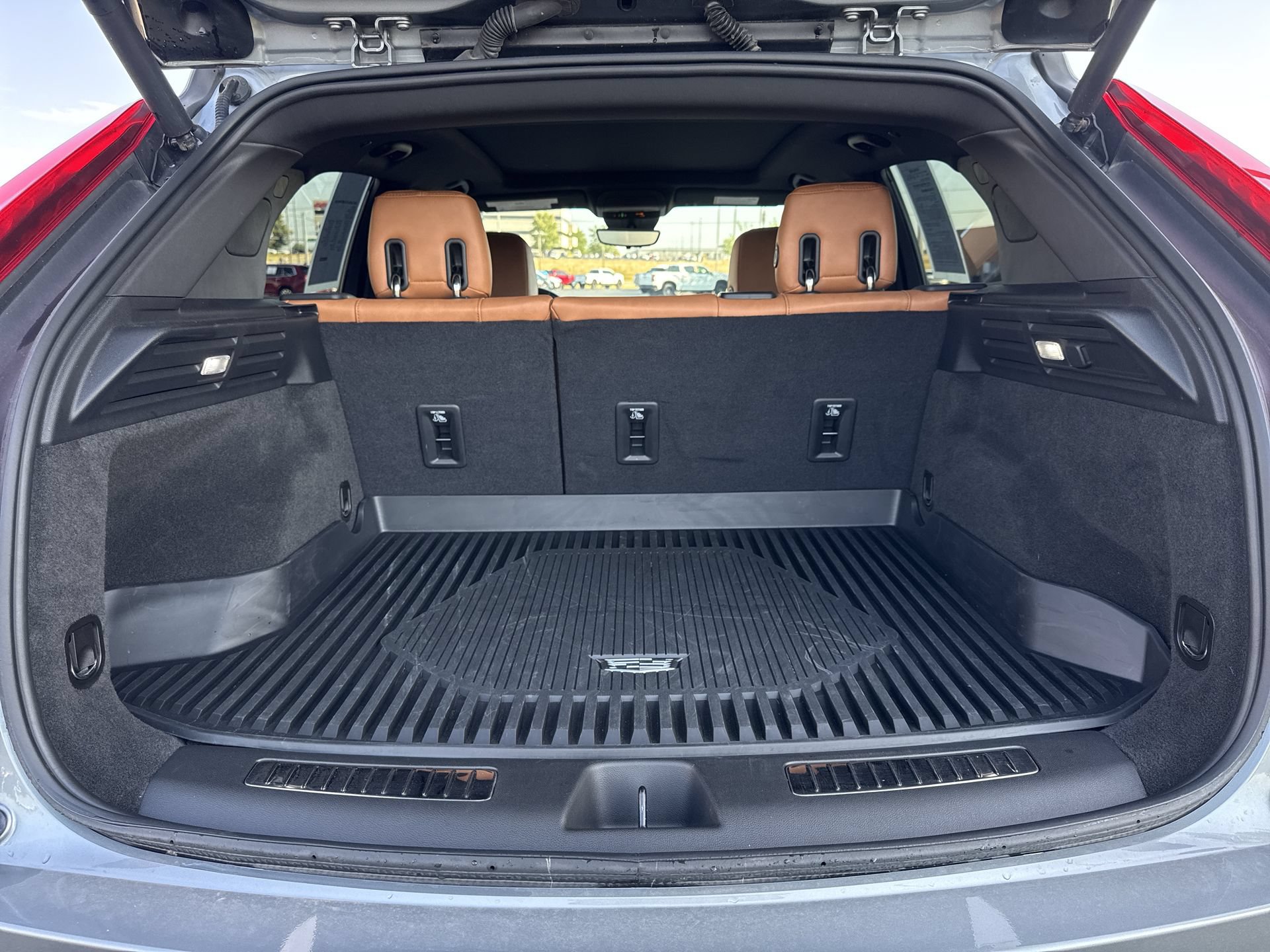 Used 2024 Cadillac XT4 Premium Luxury w/ Technology Package AWD/4WD image 24