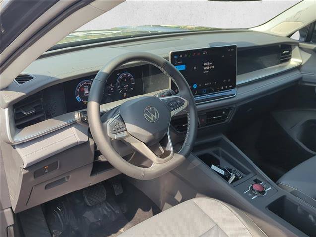 New 2026 Volkswagen Tiguan SE FWD image 11