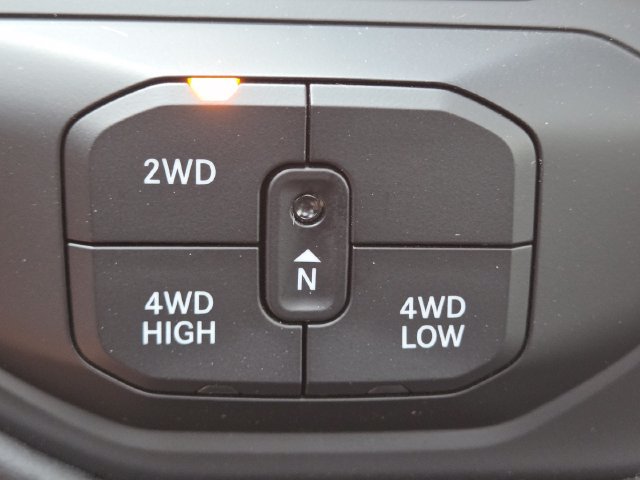 Used 2025 RAM 2500 Limited AWD/4WD image 32