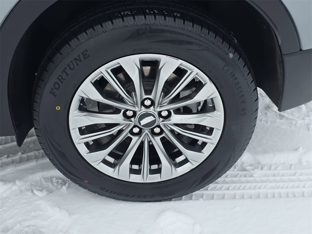 Certified 2024 Cadillac XT4 Premium Luxury image 33