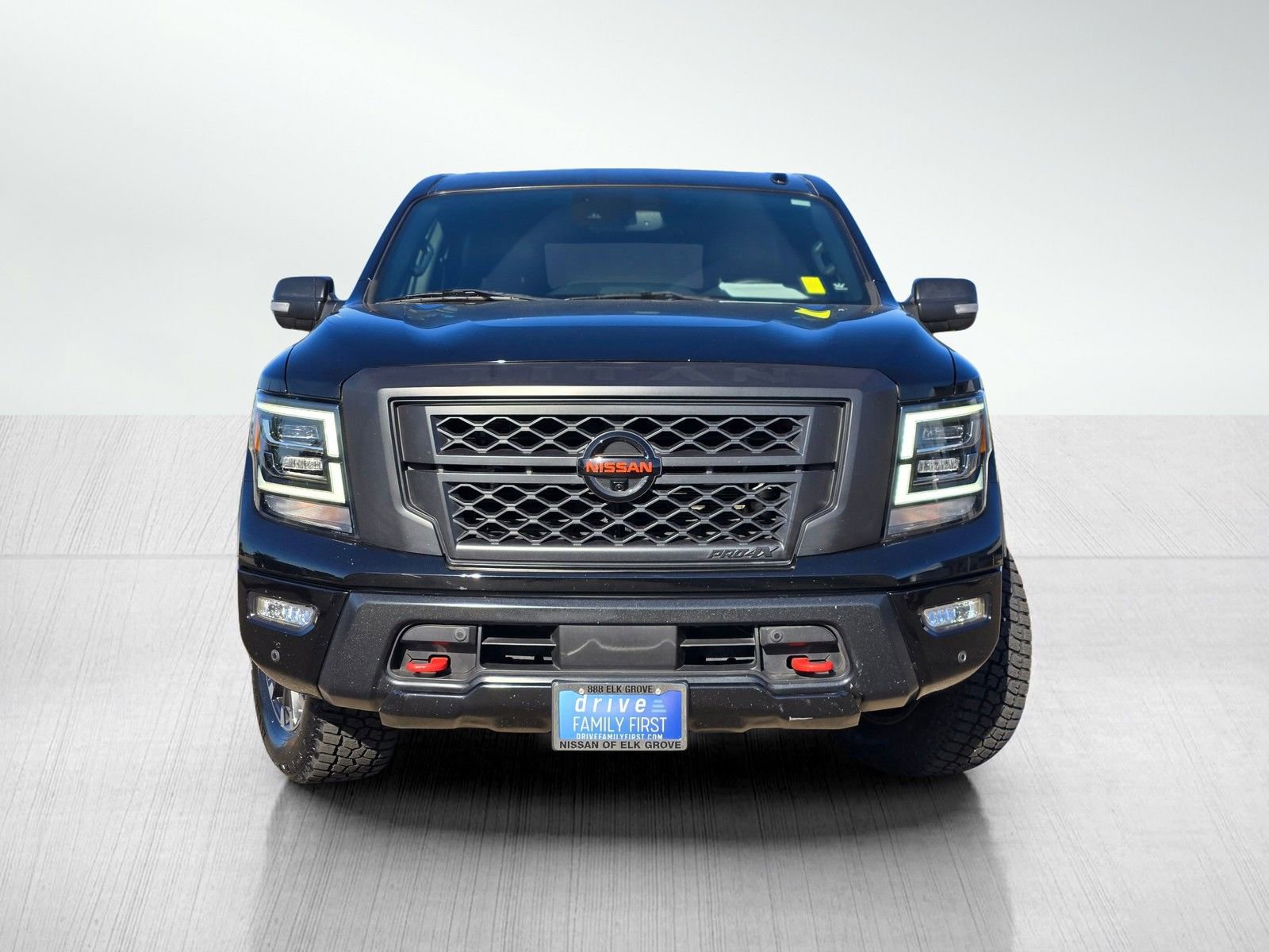 Used 2021 Nissan Titan PRO-4X w/ Pro-4x Convenience Package AWD/4WD image 2