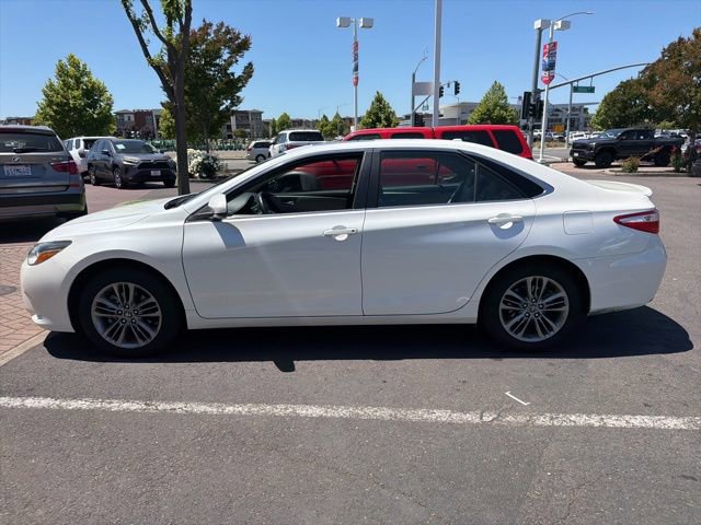Used 2017 Toyota Camry SE w/ Moonroof Package FWD image 11