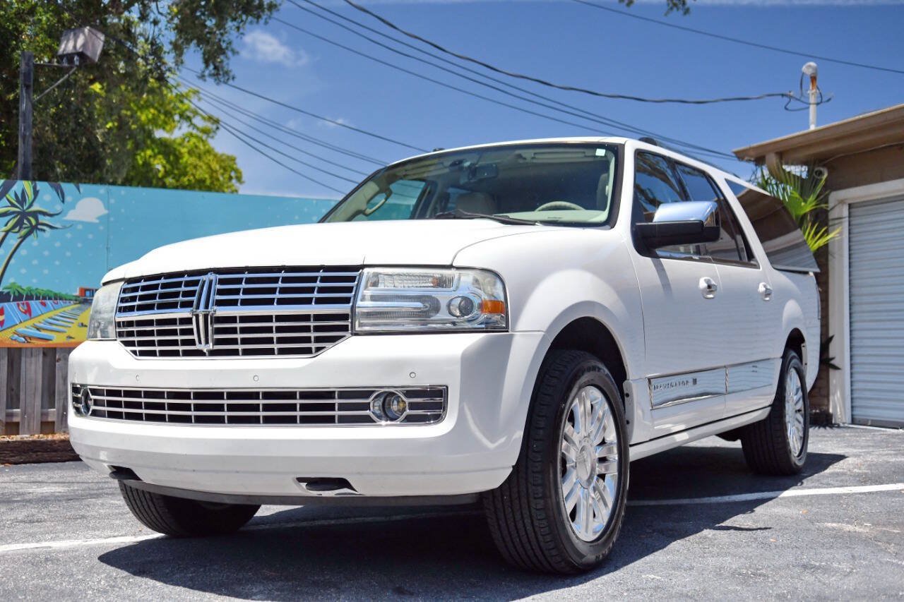 Used 2014 Lincoln Navigator L 2WD image 1