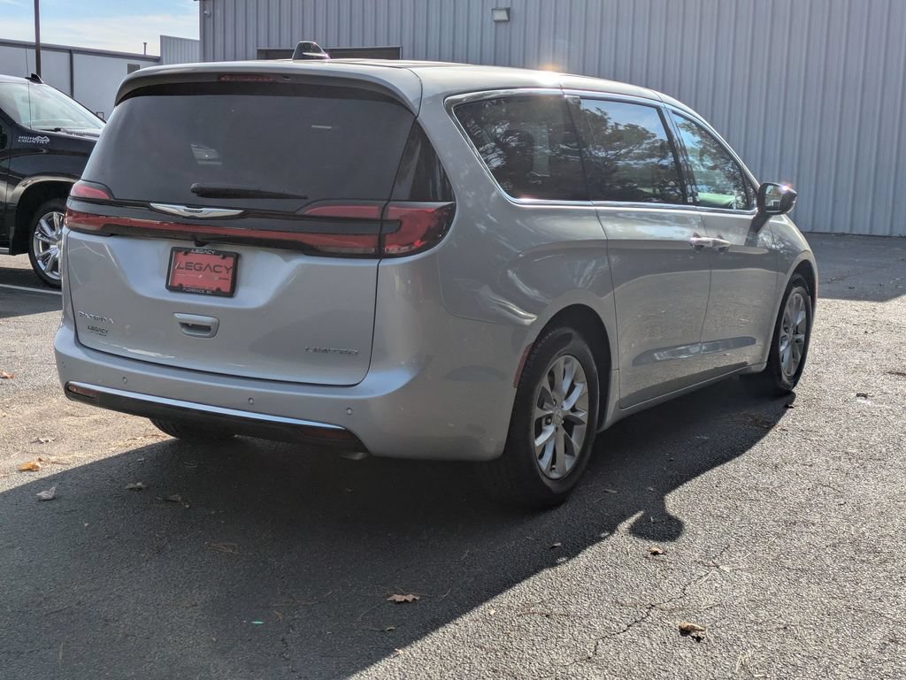New 2026 Chrysler Pacifica Limited FWD image 3
