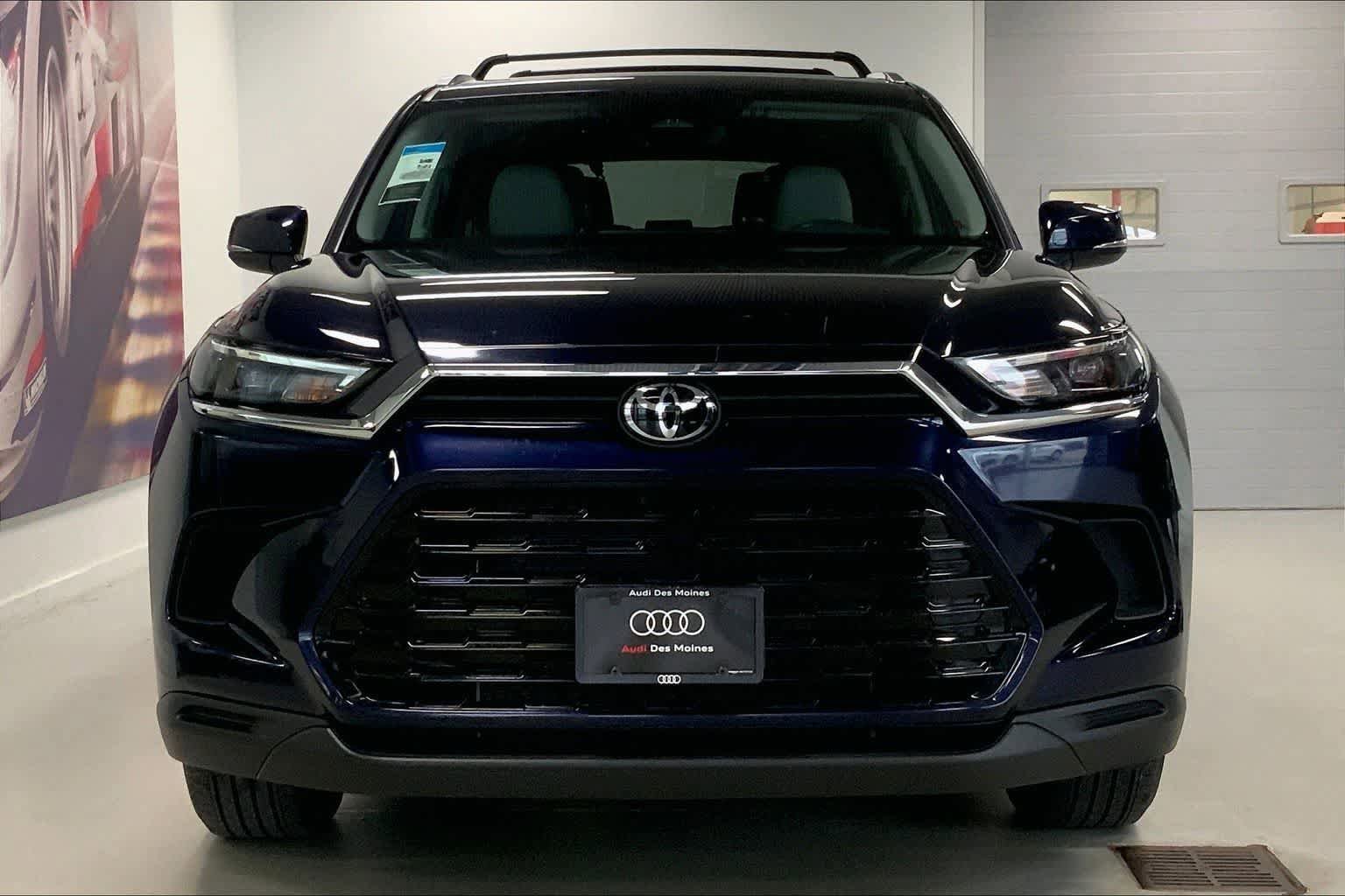 Used 2025 Toyota Grand Highlander AWD image 6
