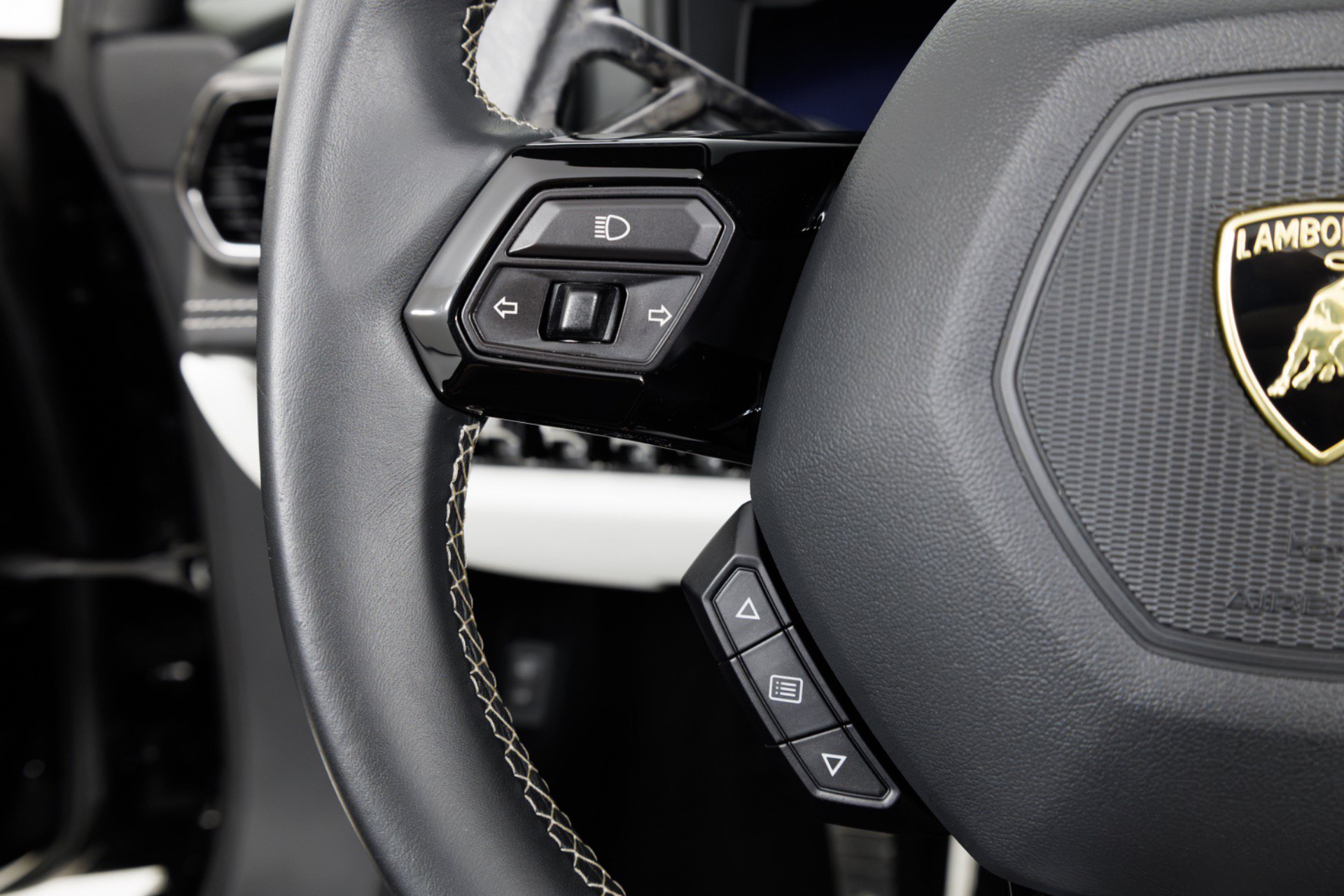 Used 2021 Lamborghini Huracan EVO RWD image 24