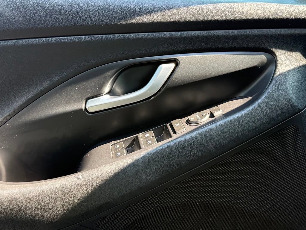 Used 2018 Hyundai Elantra GT w/ Style Package 02 FWD image 16