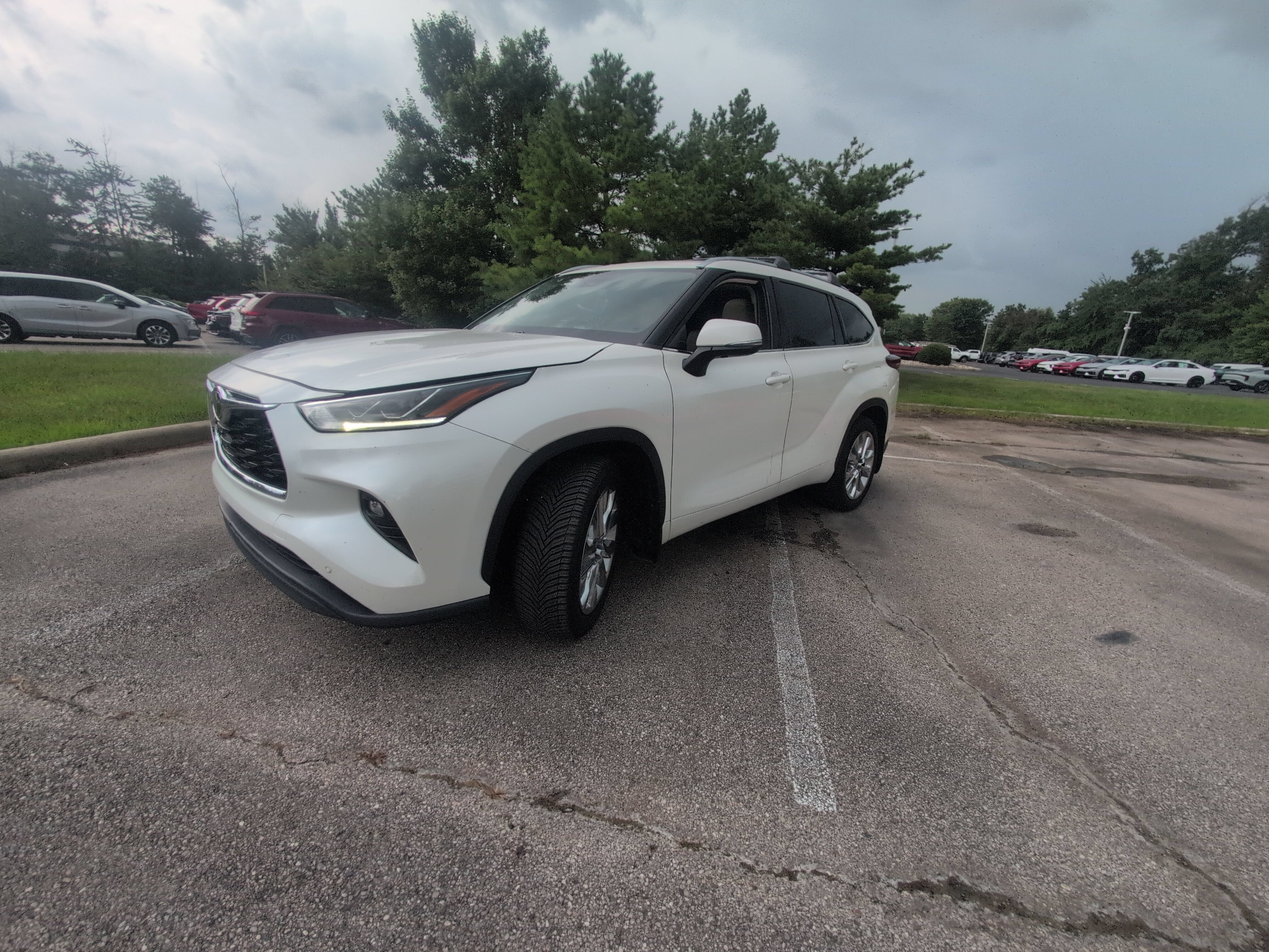 Used 2020 Toyota Highlander Limited AWD/4WD image 15