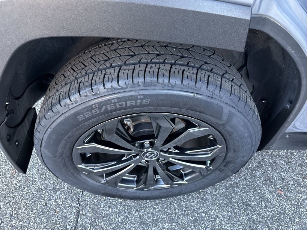 Used 2022 Toyota RAV4 XLE Premium image 17