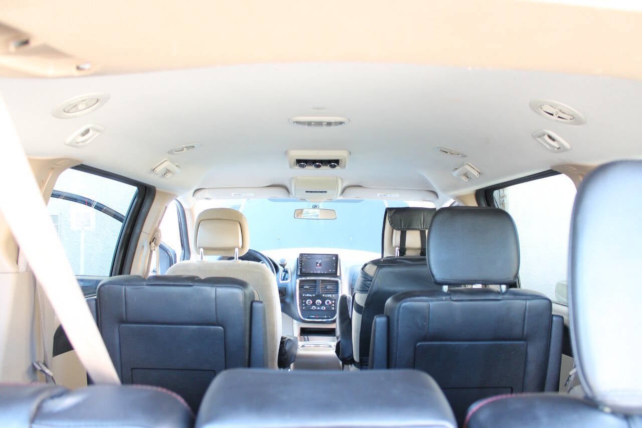 Used 2016 Dodge Grand Caravan SXT FWD image 28