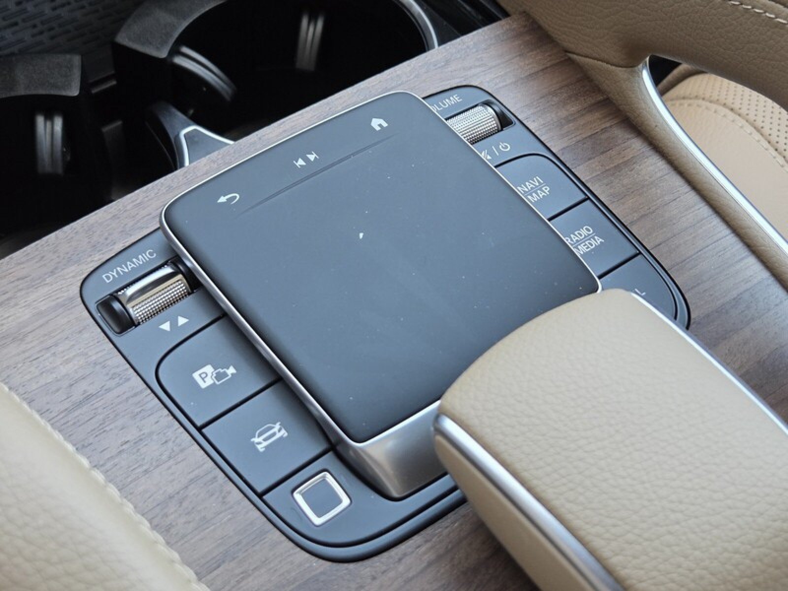 New 2026 Mercedes-Benz GLS 580 4MATIC image 27