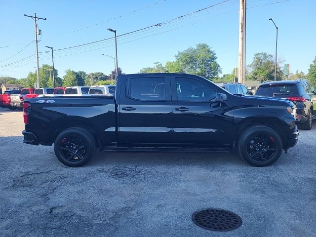 Used 2023 Chevrolet Silverado 1500 RST w/ Redline Edition AWD/4WD image 2