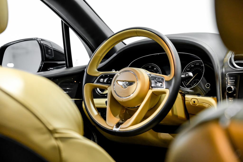 Used 2019 Bentley Bentayga image 11
