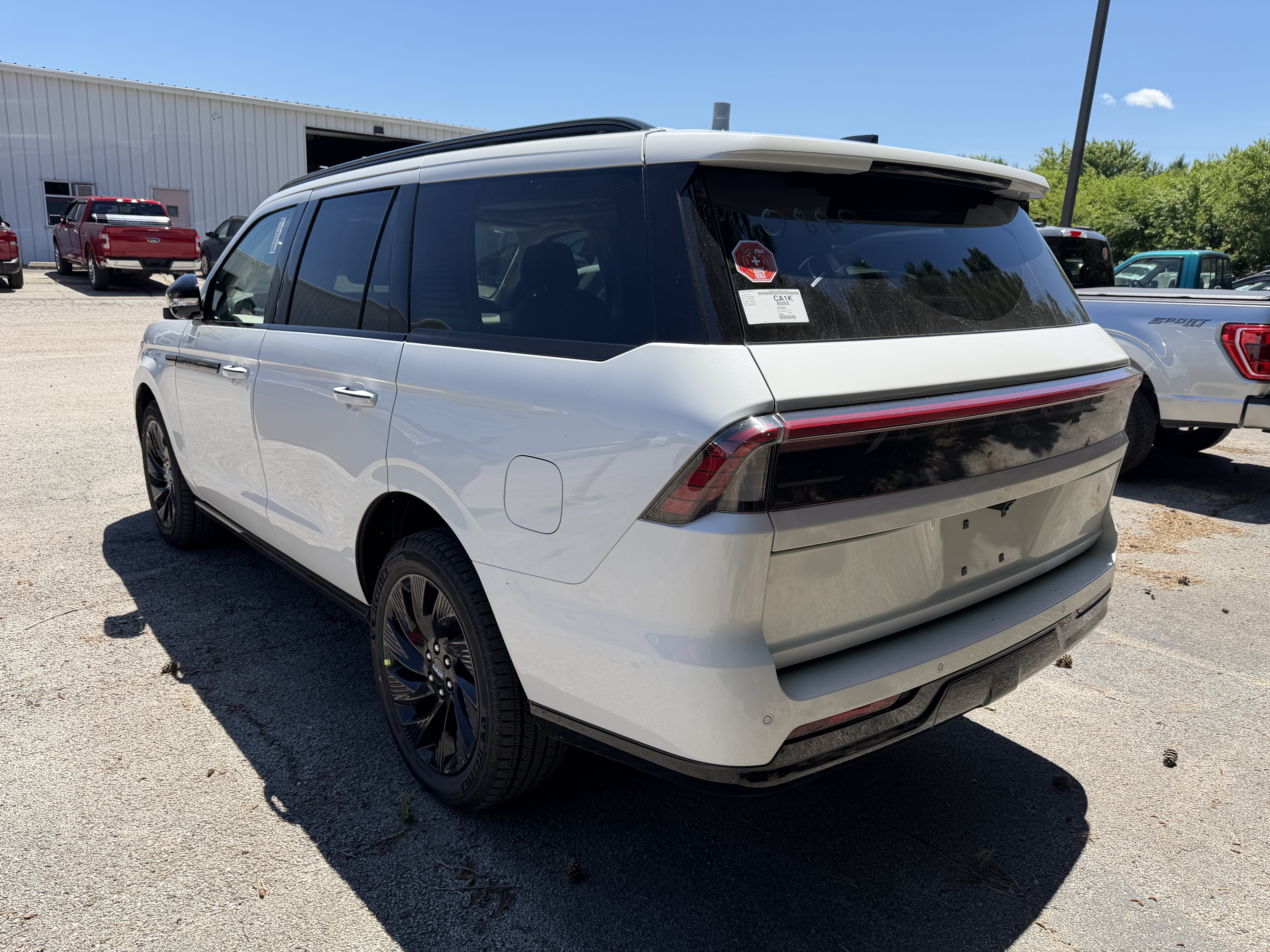 New 2027 Lincoln Navigator Reserve w/ Jet Appearance Package AWD/4WD image 8