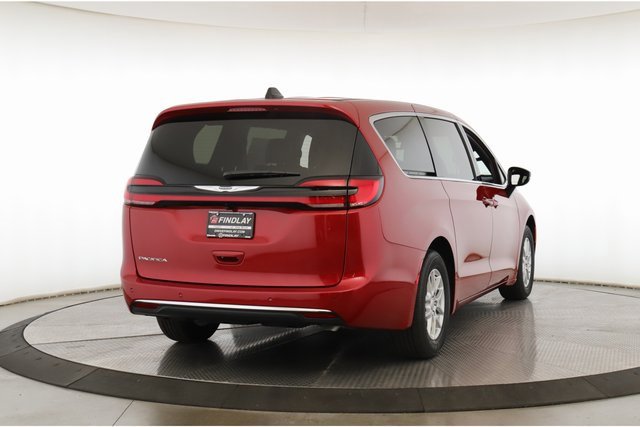 New 2026 Chrysler Pacifica Select image 7