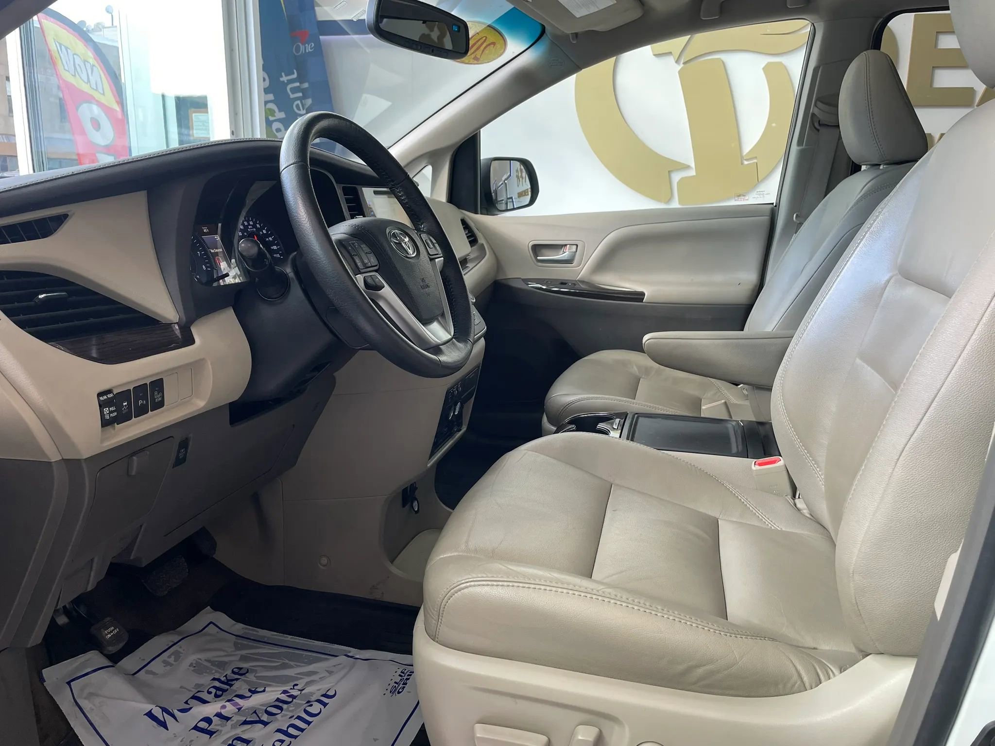 Used 2017 Toyota Sienna XLE Premium AWD/4WD image 9