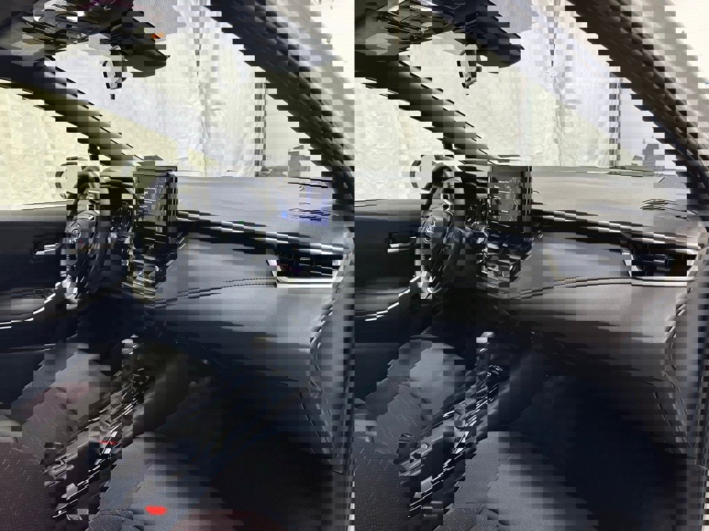 Used 2025 Toyota Corolla SE image 61