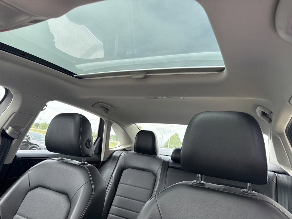 Used 2022 Volkswagen Jetta SE w/ Panoramic Sunroof Package FWD image 10