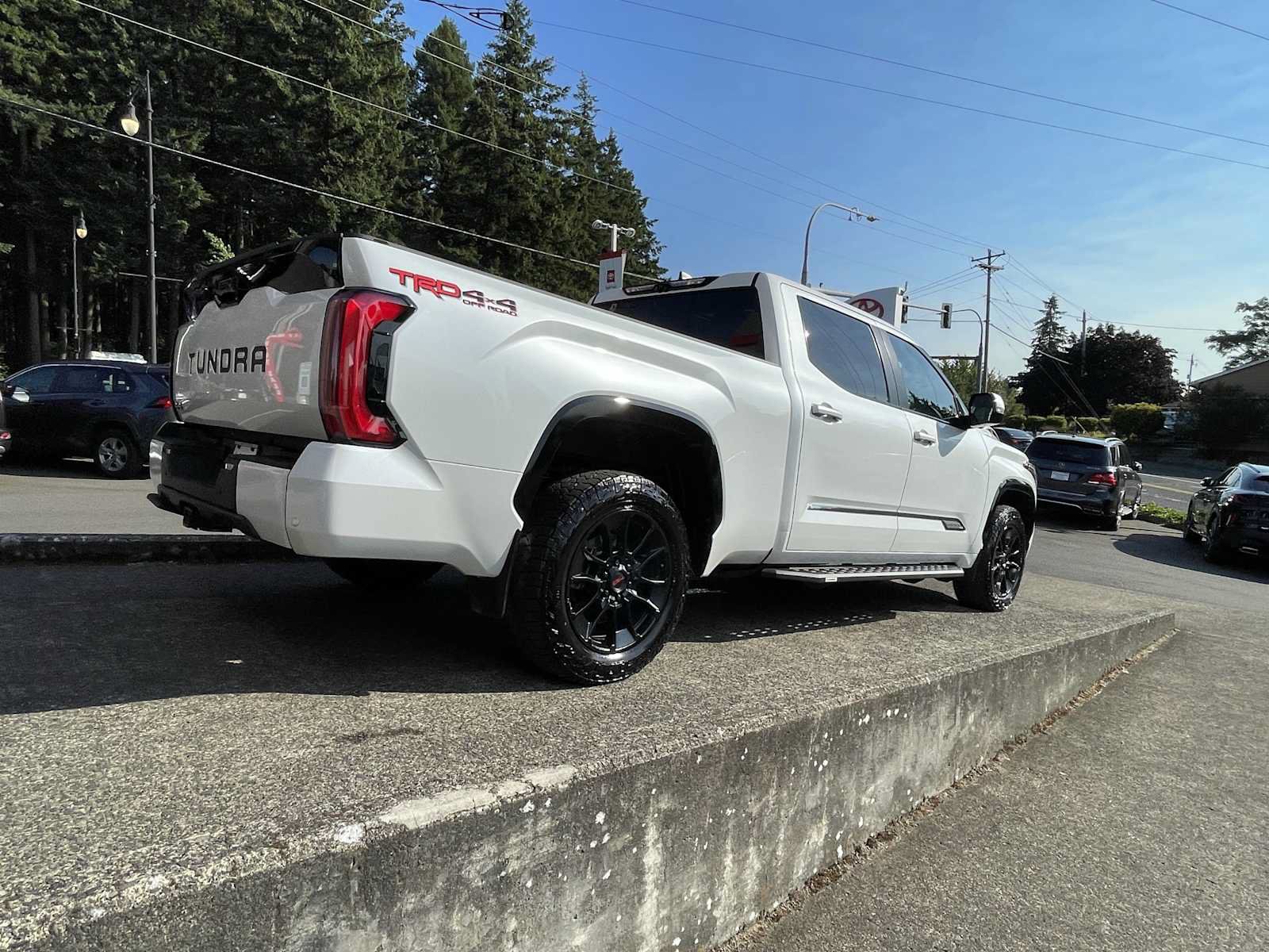 Used 2025 Toyota Tundra Platinum w/ TRD Off-Road Package AWD/4WD image 7