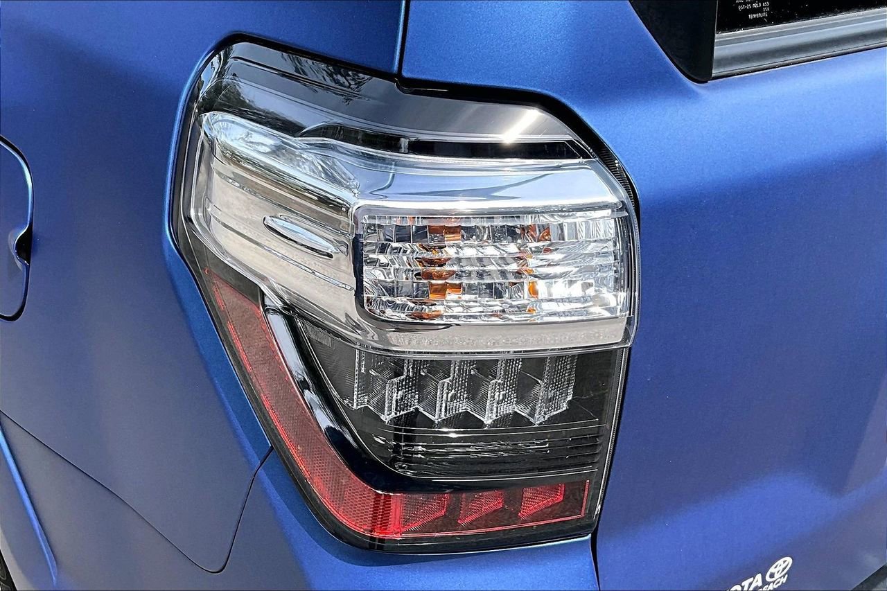 Used 2022 Toyota 4Runner Limited AWD/4WD image 20