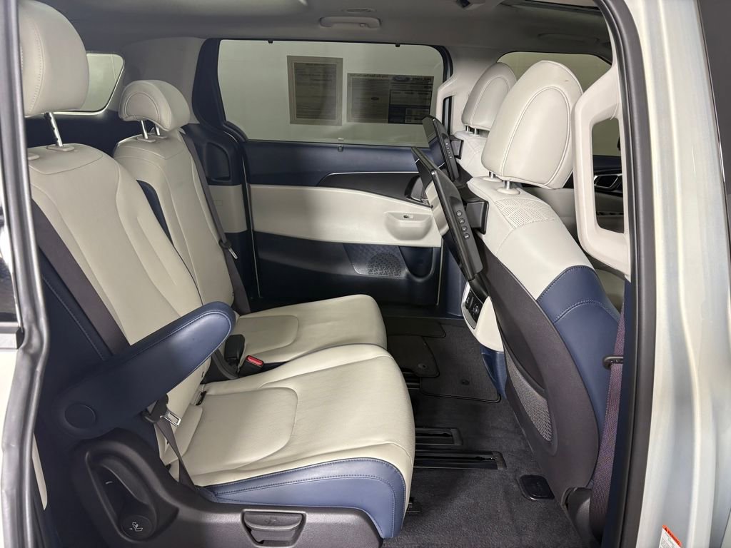 Used 2025 Kia Carnival SX image 36