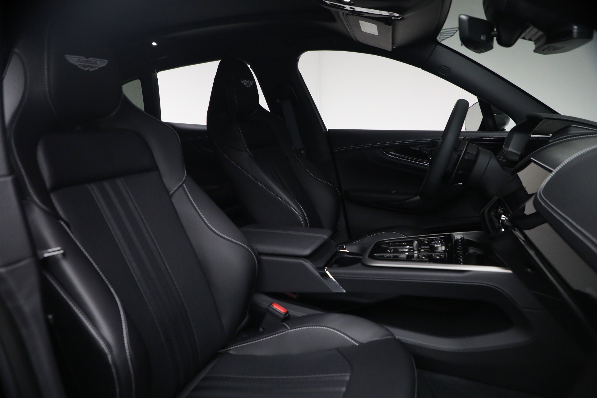 New 2026 Aston Martin DBX 707 image 22