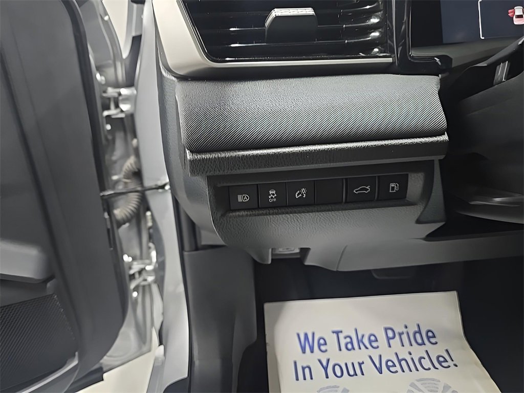 Used 2025 Toyota Camry LE image 11