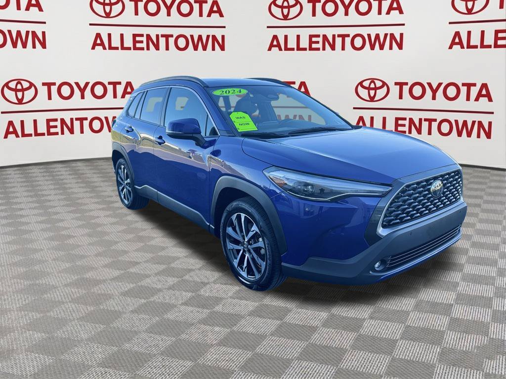 Used 2024 Toyota Corolla Cross XLE w/ Convenience Package AWD/4WD image 18