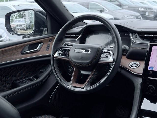 Certified 2025 Jeep Grand Cherokee Summit AWD/4WD image 29