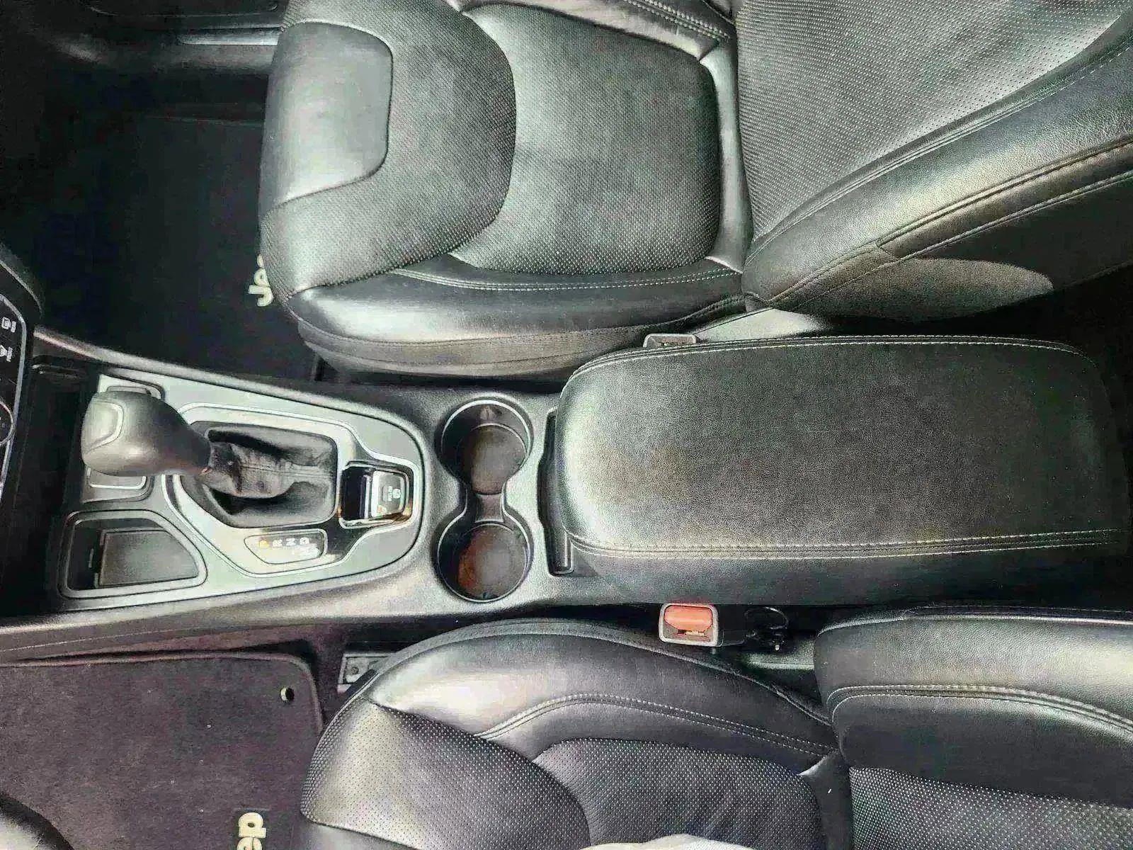 Used 2019 Jeep Cherokee Limited image 39