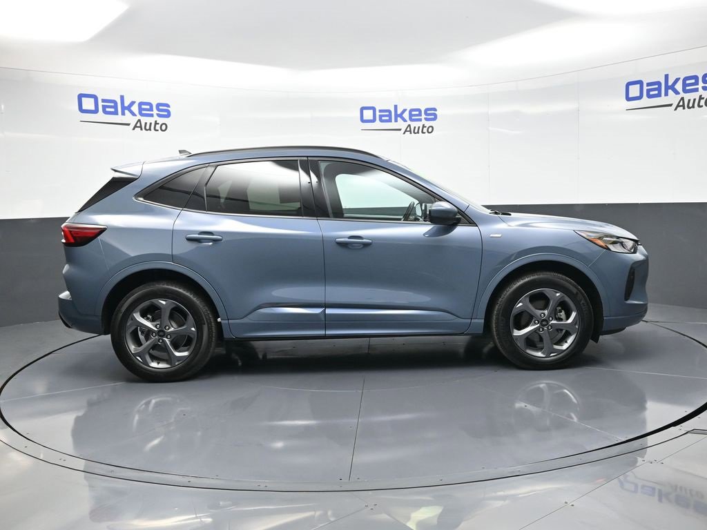 Used 2024 Ford Escape ST-Line Select w/ Class II Trailer Tow Package image 8