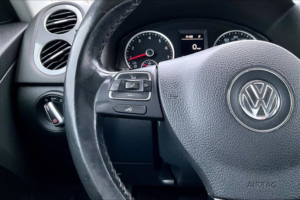 Used 2017 Volkswagen Tiguan S image 10
