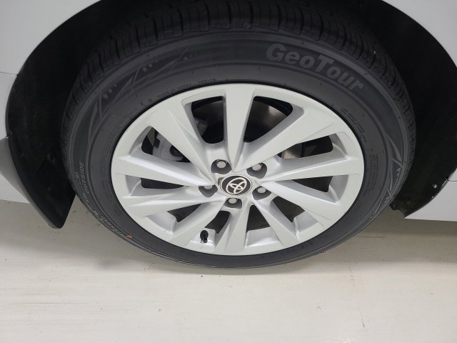 Used 2024 Toyota Camry LE w/ Convenience Package FWD image 32