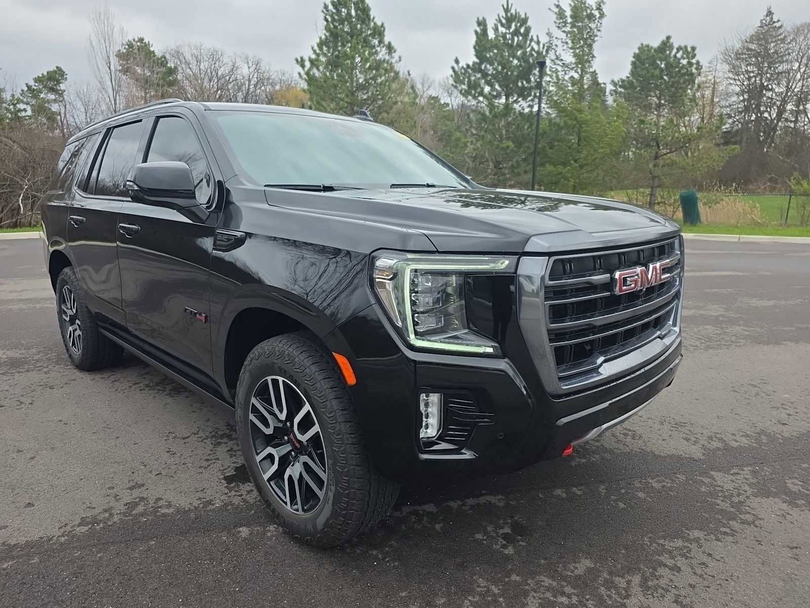 Used 2023 GMC Yukon AT4 w/ AT4 Premium Plus Package image 3