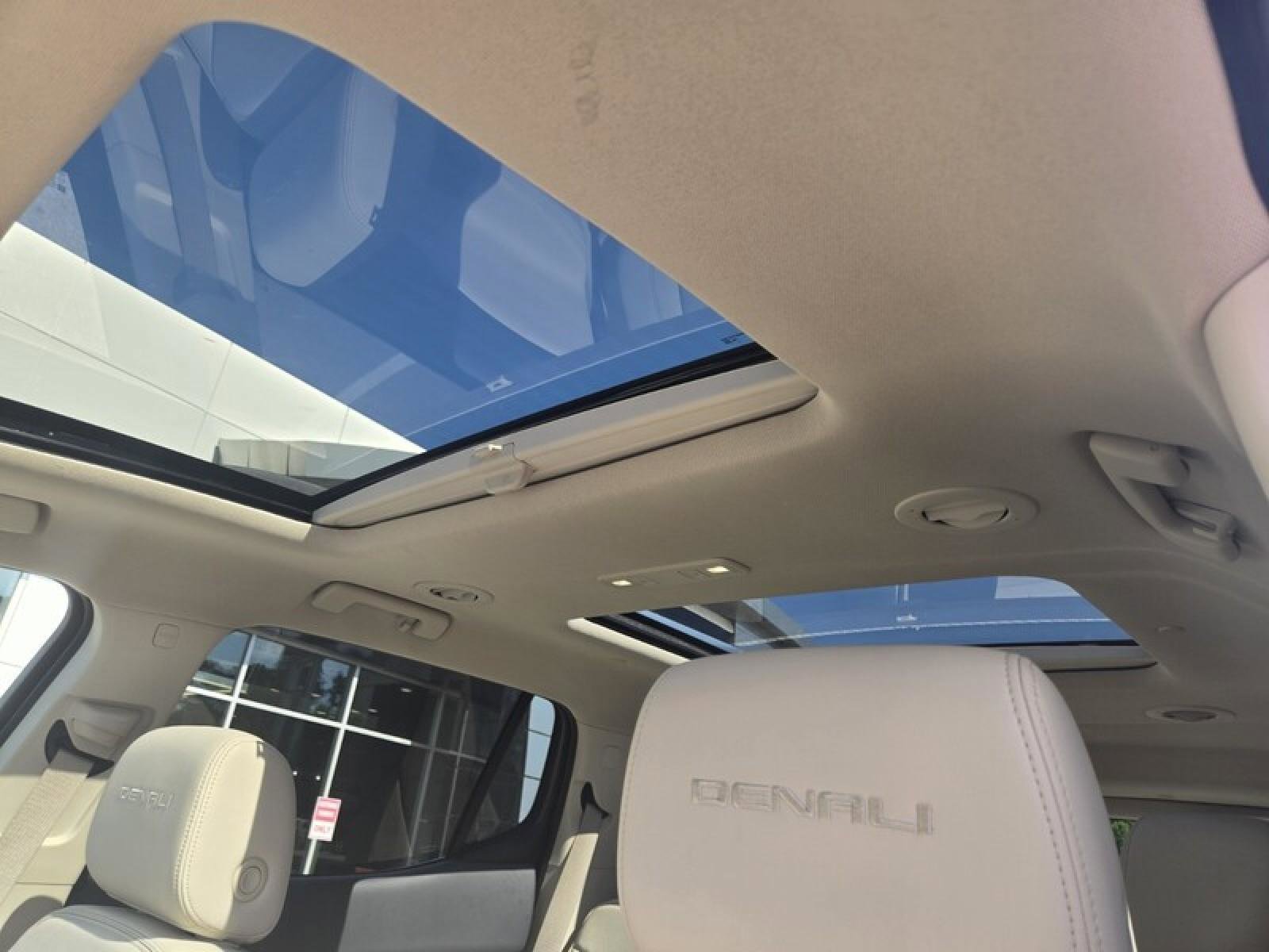 Used 2023 GMC Acadia Denali w/ Denali Ultimate Package FWD image 24